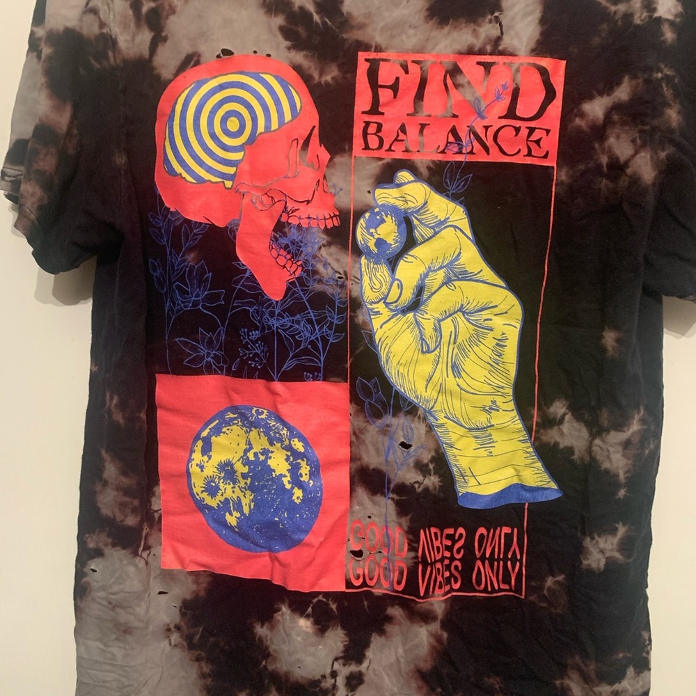 Chemistry skull graphic tee